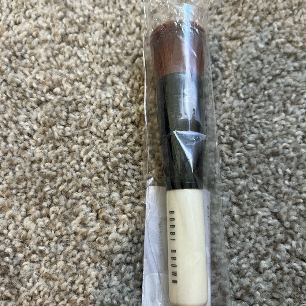 COPY - Bobbi Brown full coverage face bronzer brush - Picture 4 of 5